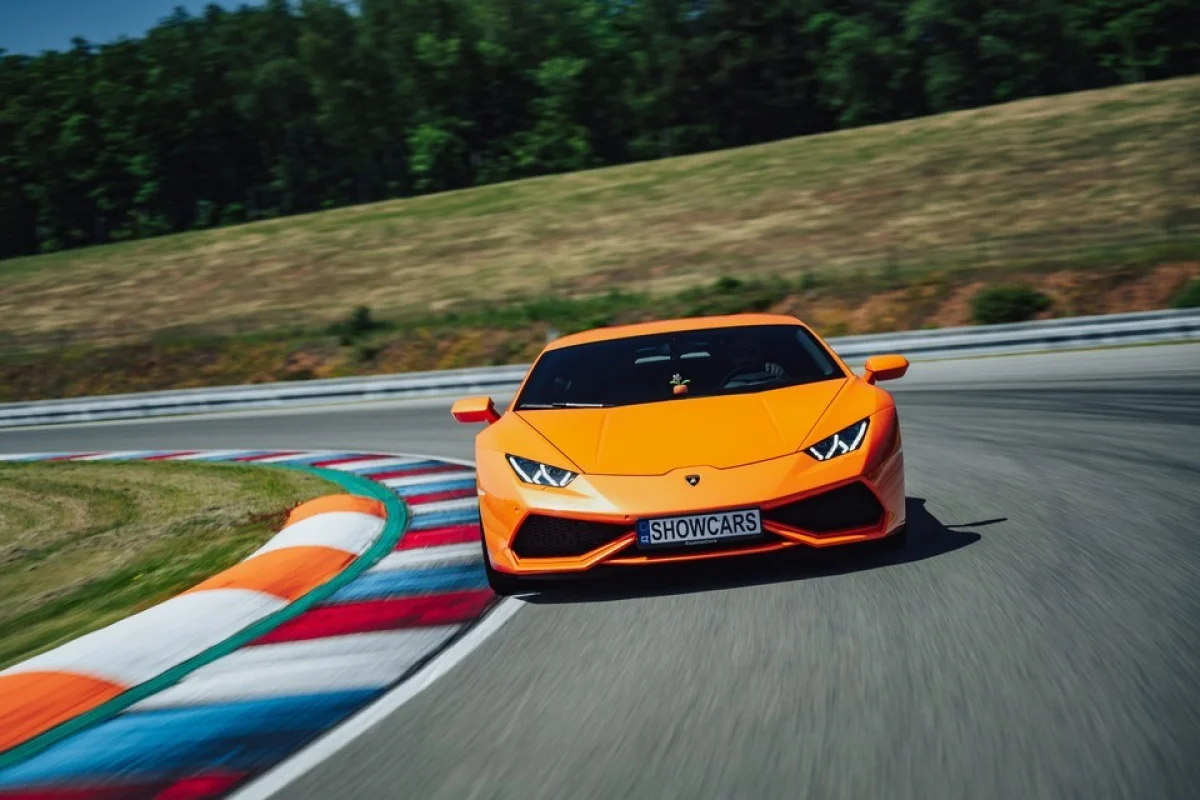 Jízda v Lamborghini Huracán na velkém závodním Masarykově okruhu Brno - foto 02