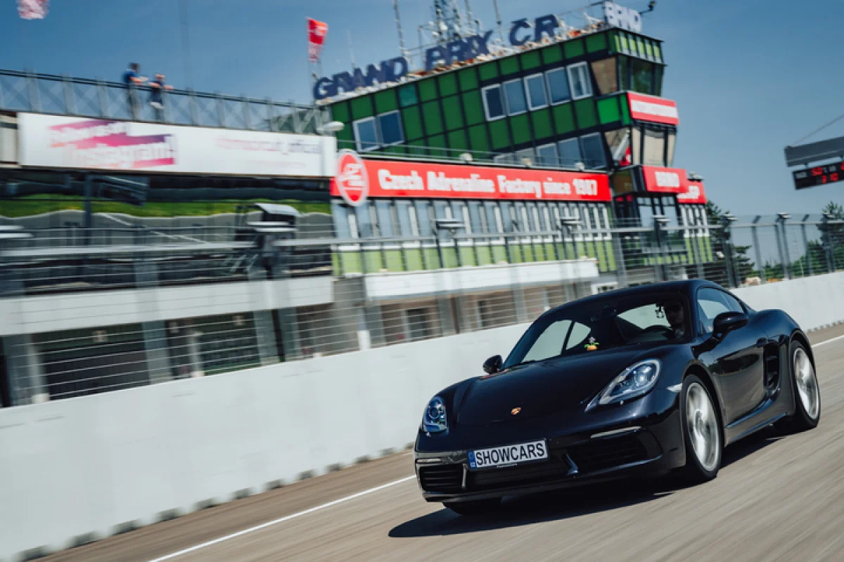 Jízda v Porsche 718 Cayman na velkém závodním Masarykově okruhu Brno - foto 03