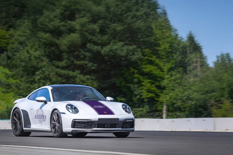 Jízda v Porsche 911 Carrera 4S na okruhu - foto 04