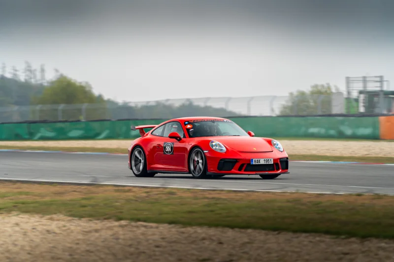 Jízda v Porsche 911 v Třinci - vyzkoušejte si řízení až šesti legendárních vozů - foto 03