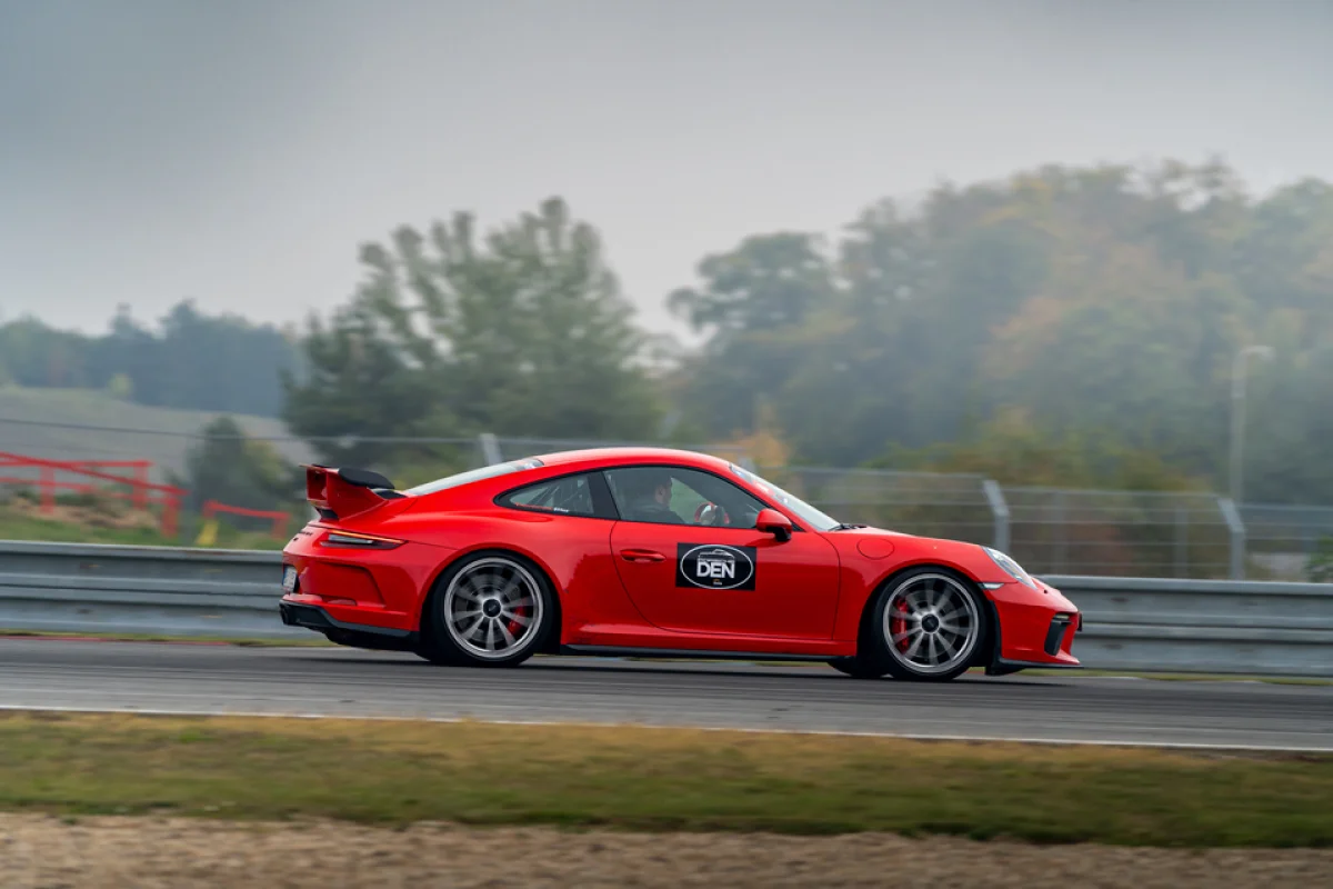 Jízda v Porsche 911 v Třinci - vyzkoušejte si řízení až šesti legendárních vozů - foto 04