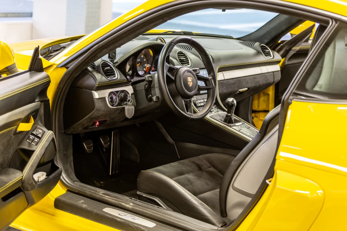 Jízda v Porsche GT4 Cayman Beroun - foto 04