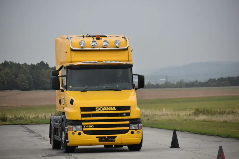 Jízda v tahači Scania T420 na polygonu u Příbrami - foto 02