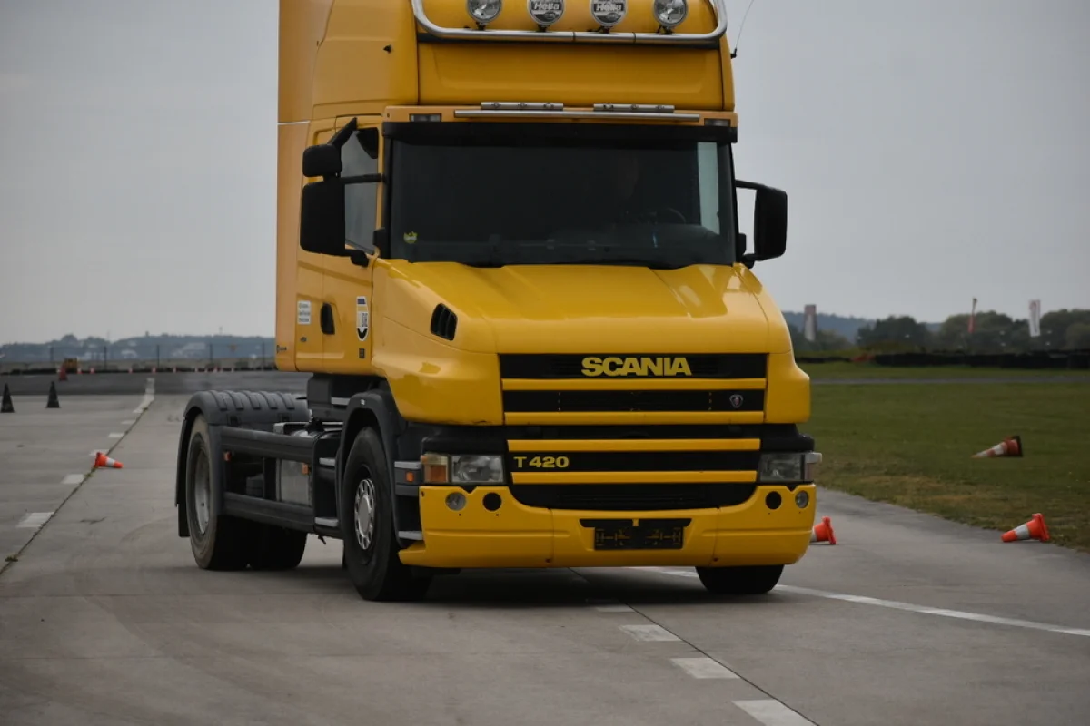 Jízda v tahači Scania T420 na polygonu u Příbrami - foto 05