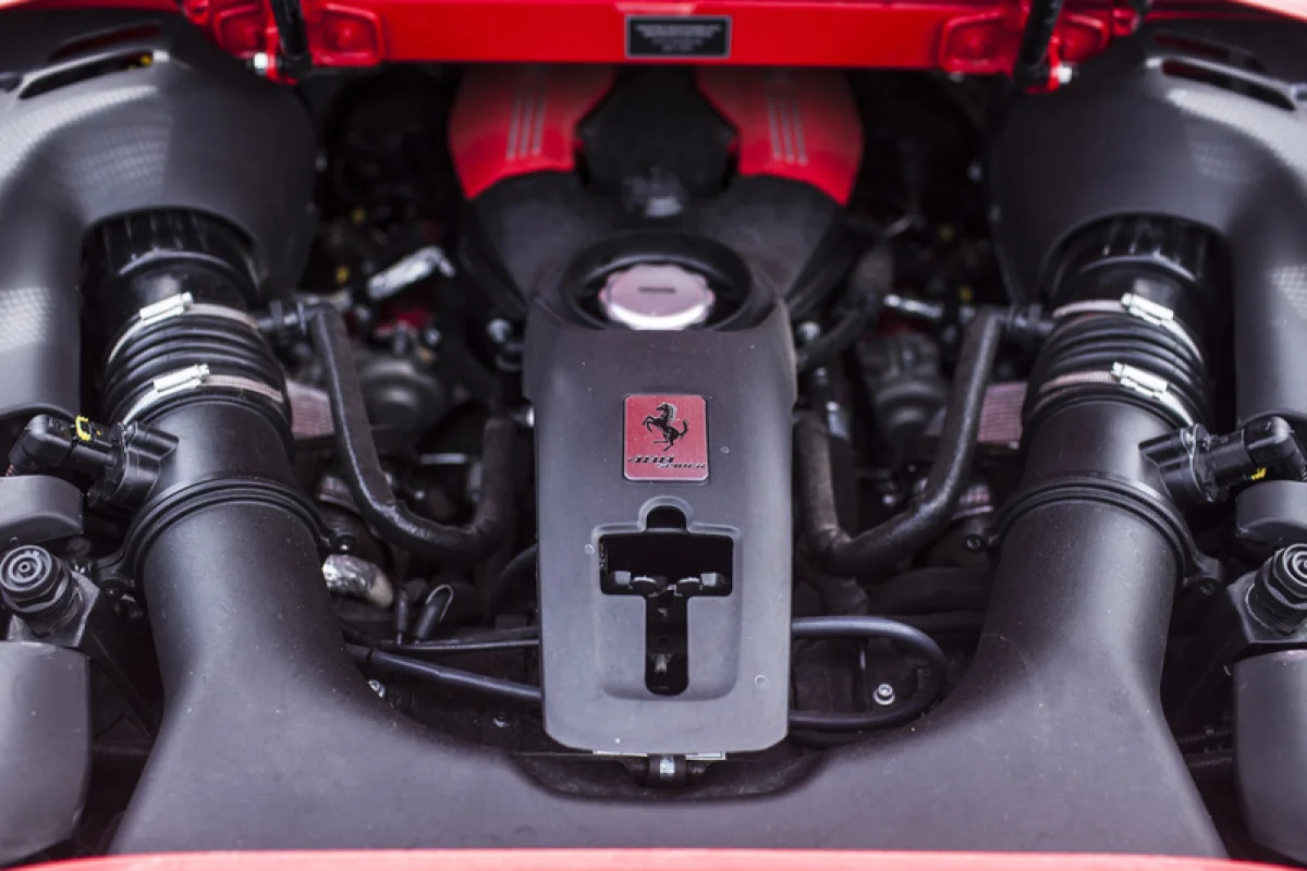 Jízda ve Ferrari 488 Spider na okruhu - foto 08