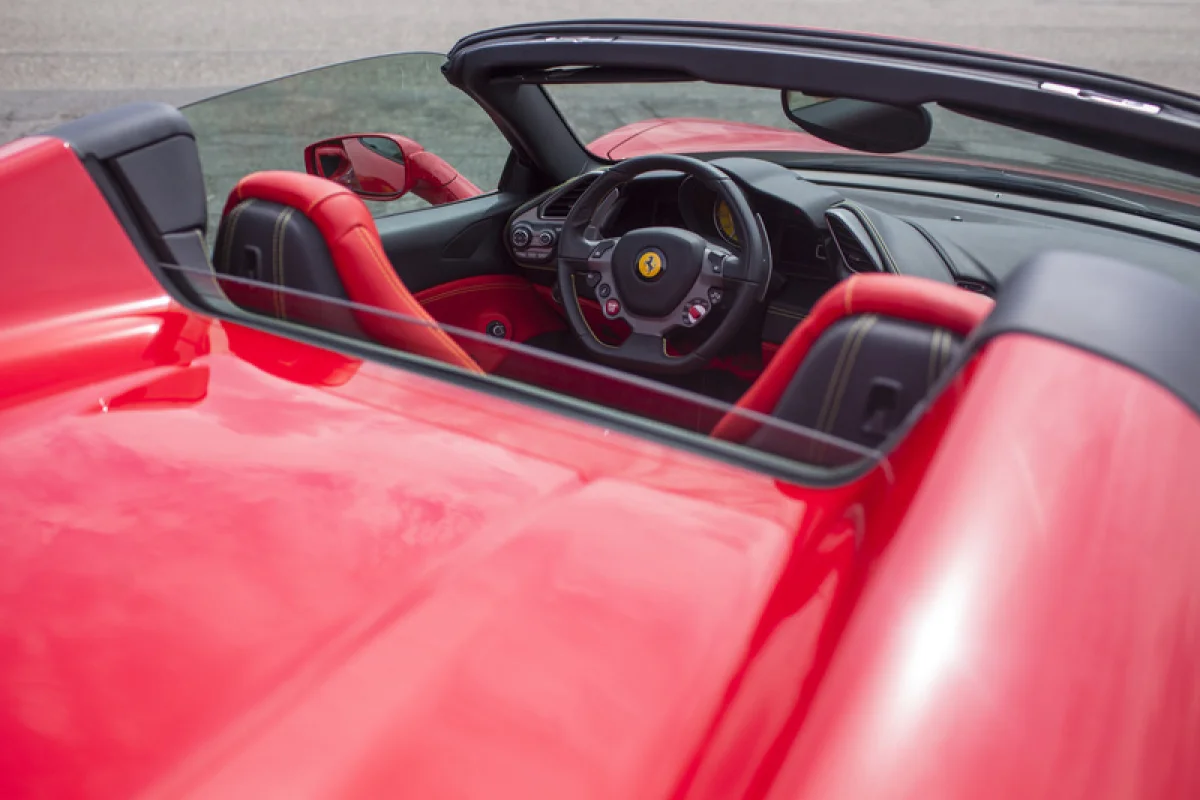 Jízda ve Ferrari 488 Spider na okruhu - foto 09