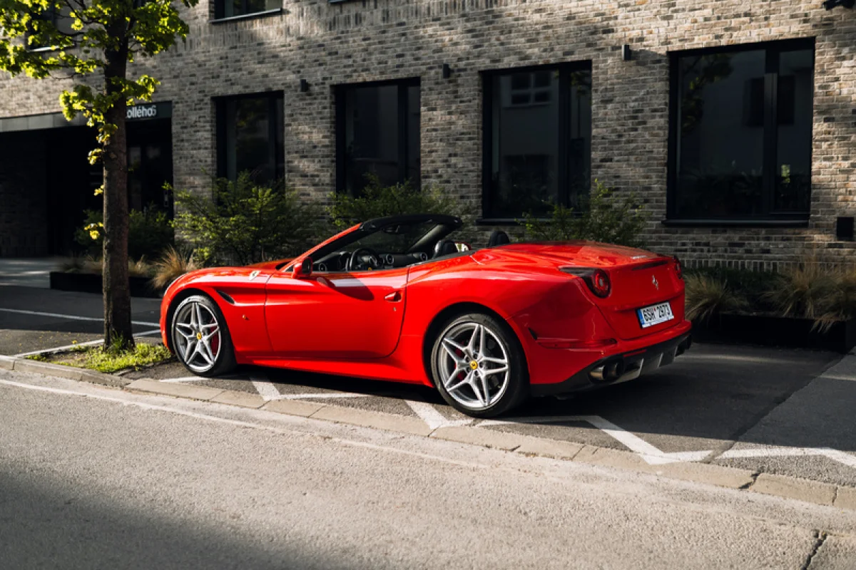 Jízda ve Ferrari California T na Moravě - foto 04
