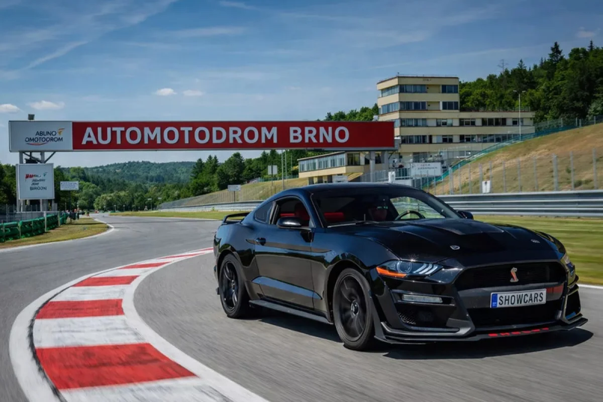 Jízda ve Ford Mustang GT 5.0 V8 na Masarykově okruhu - foto 01