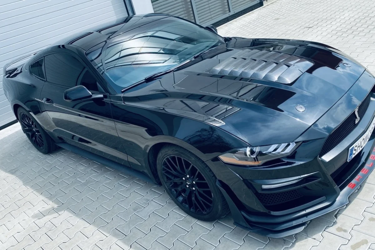 Jízda ve Ford Mustang GT 5.0 V8 v Praze - foto 02