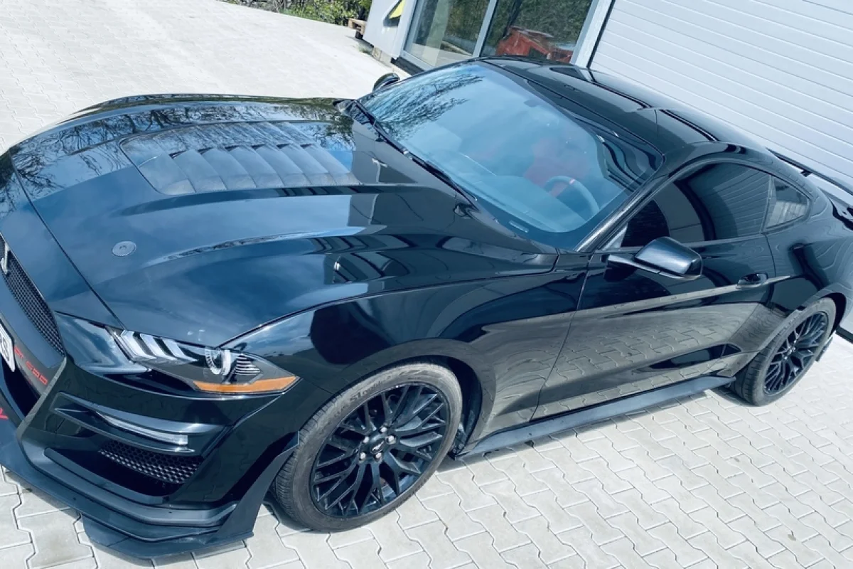 Jízda ve Ford Mustang GT 5.0 V8 v Praze - foto 04