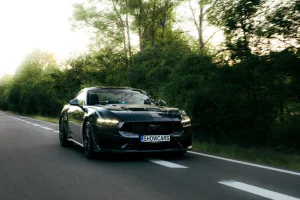 Jízda ve Fordu Mustang Dark Horse 5.0 V8 - foto 02