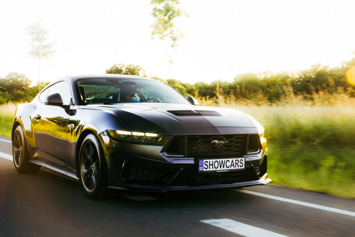 Jízda ve Fordu Mustang Dark Horse 5.0 V8 - foto 03