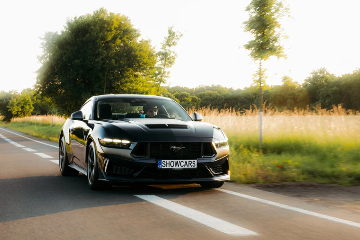 Jízda ve Fordu Mustang Dark Horse 5.0 V8 - foto 04