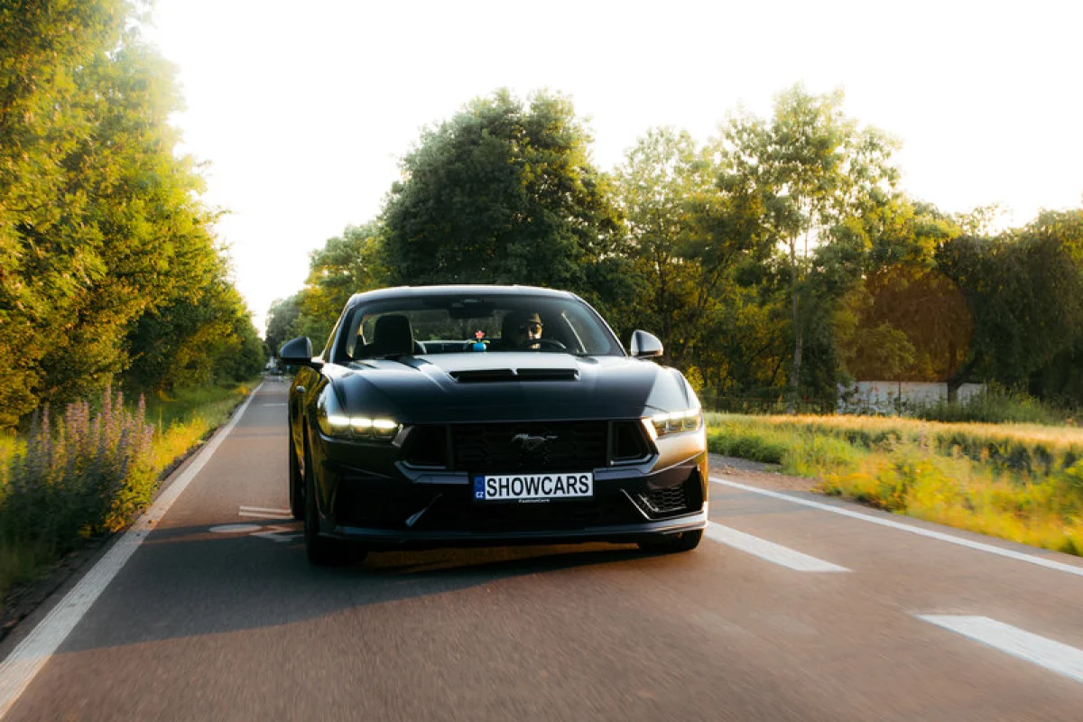 Jízda ve Fordu Mustang Dark Horse 5.0 V8 - foto 05