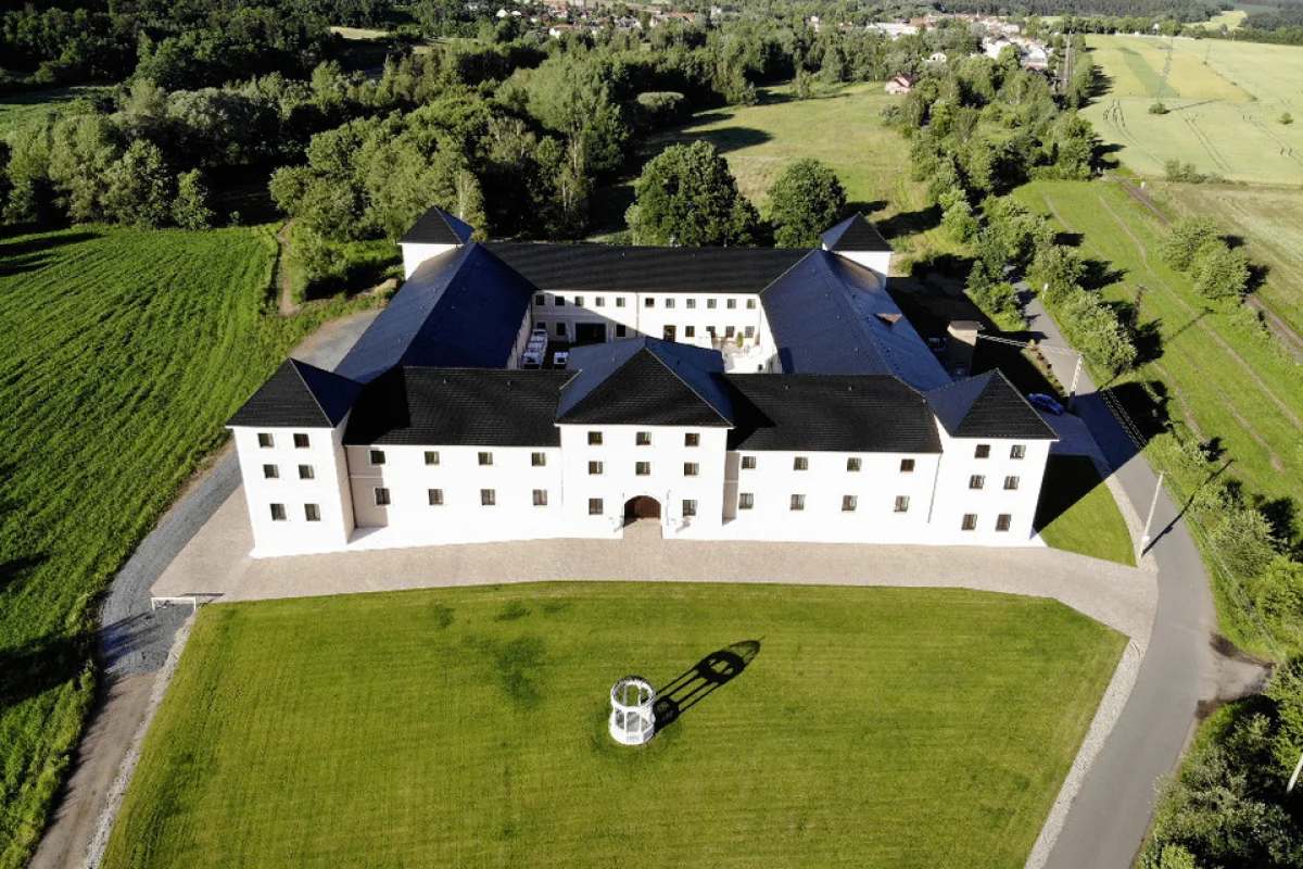 Kouzelná noc na Chateau Šanov s polopenzí a neomezeným wellness pro 2 osoby - foto 03