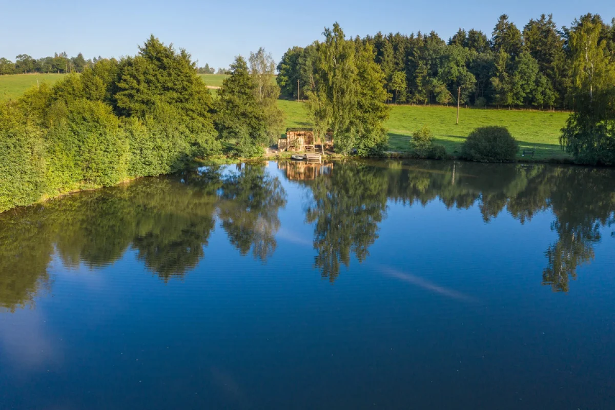 Kouzelný pobyt na samotě u rybníku v překrásné Mechové chaloupce - foto 05
