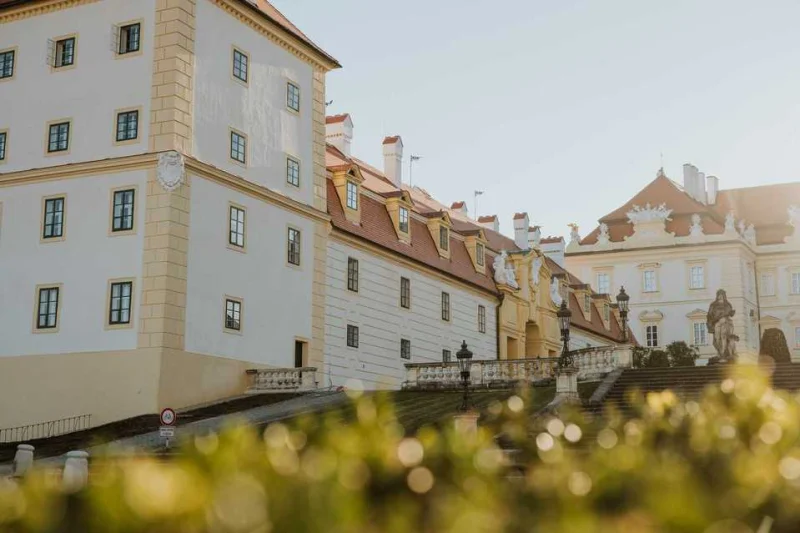 Kouzelný pobyt na zámku Valtice se snídaní a romantickou večeří pro 2 osoby na 2 noci - foto 02