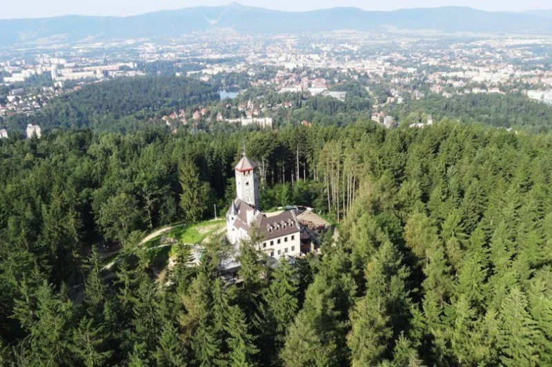 Královský pobyt pro dva v jedinečném hotelu Liberecká výšina s polopenzí - foto 03