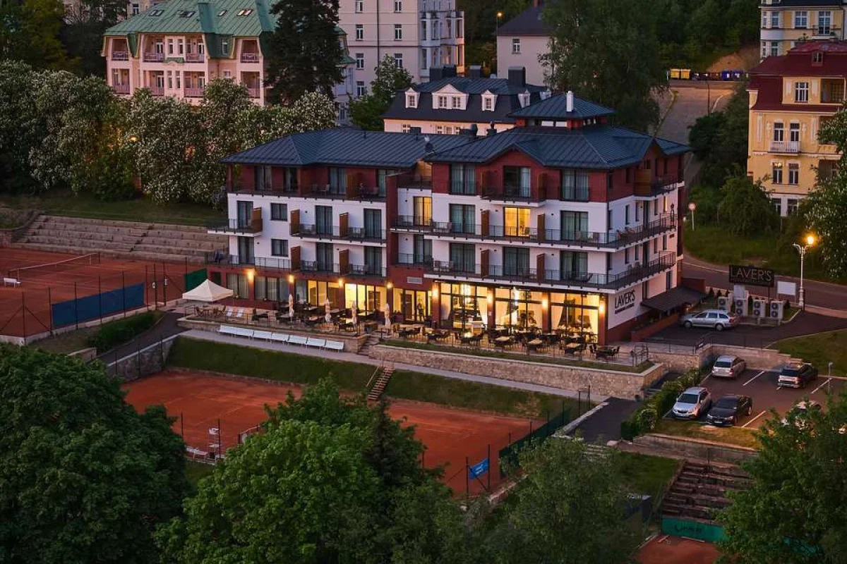 Královský pobyt s polopenzí, neomezeným wellness a masáží v Hotelu Queens**** pro 2 osoby na 2 noci - foto 04
