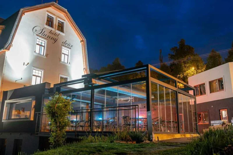 Královský wellness pobyt s polopenzí a masážním rituálem v  hotelovém resortu Slunný dvůr - foto 03