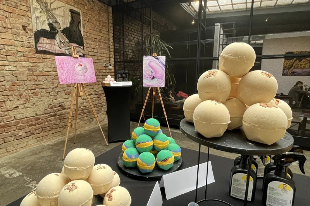 Kreativní workshop: Výroba koupelových bomb + abstraktní malování - foto 10