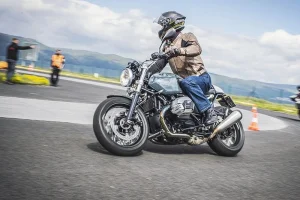 Kurz bezpečné jízdy na motorce - foto 01