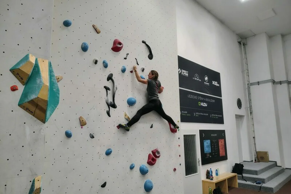 Kurz boulderingu na umělé stěně - foto 07