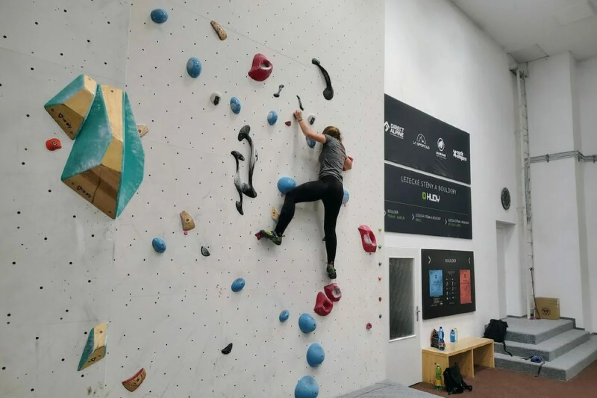 Kurz boulderingu na umělé stěně - foto 08