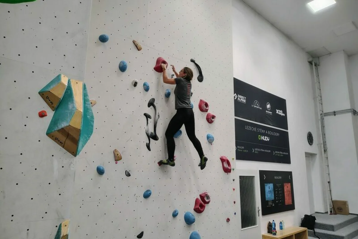 Kurz boulderingu na umělé stěně - foto 09
