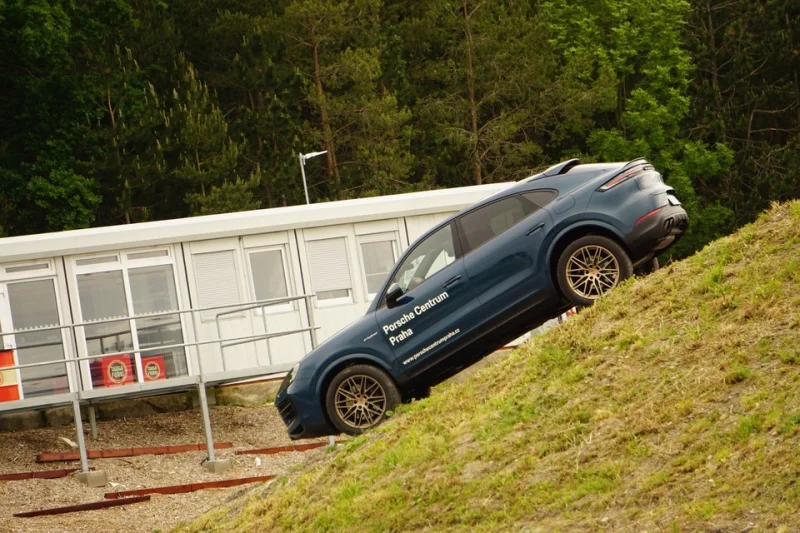 Kurz offroad jízdy vlastním vozem na polygonu Vysoké Mýto - foto 03