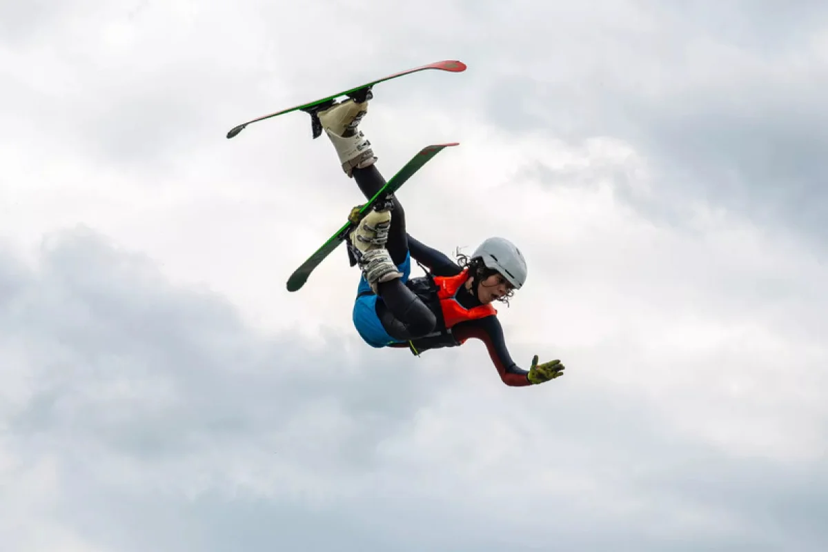 Lekce freestyle lyžování se skoky do vody - foto 03