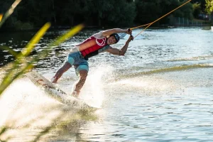 Lekce wakeboardingu s profesionálním instruktorem až pro 4 osoby v Praze - foto 01