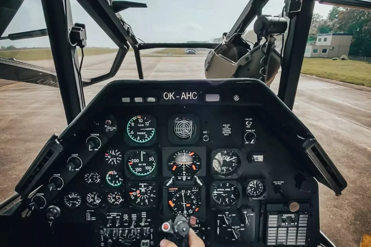 Let legendárním vrtulníkem AH-1 Cobra - foto 03