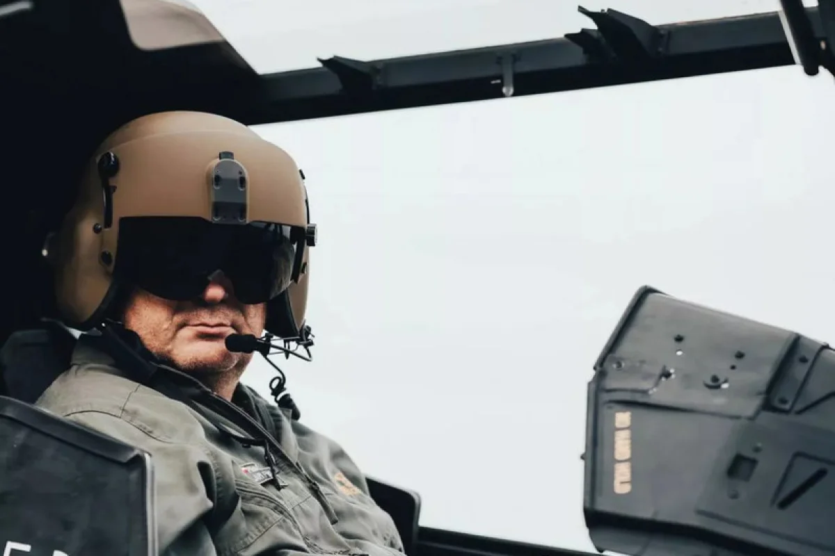 Let legendárním vrtulníkem AH-1 Cobra - foto 05