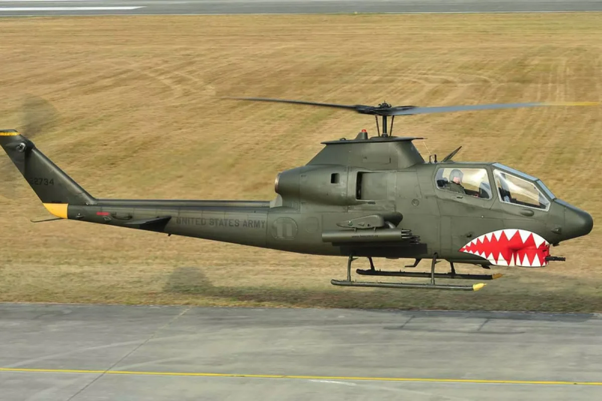 Let legendárním vrtulníkem AH-1 Cobra - foto 09