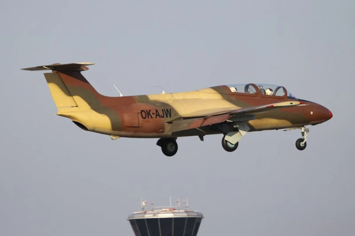 Let stíhačkou L-29 Delfín - foto 03