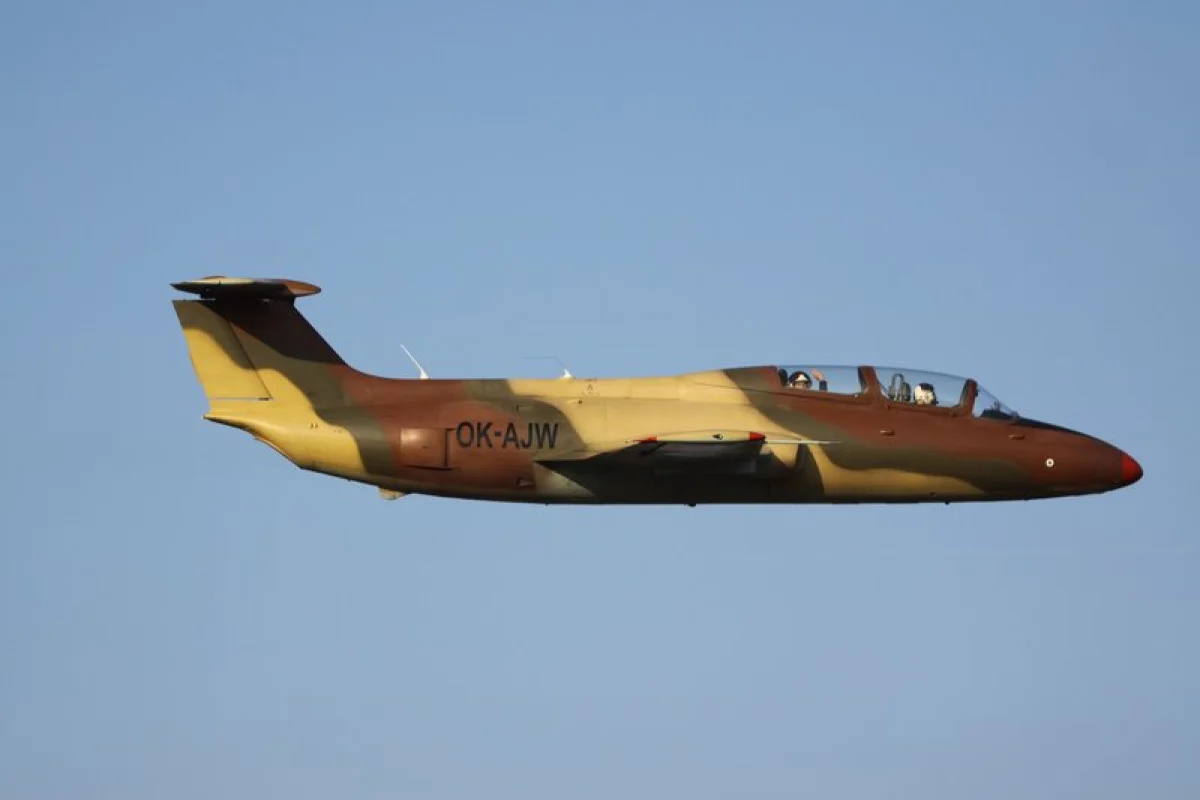 Let stíhačkou L-29 Delfín - foto 04