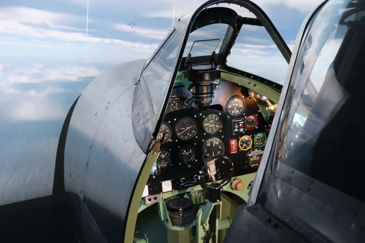 Letecký bojový simulátor Spitfire Mk.IX v Praze - foto 02