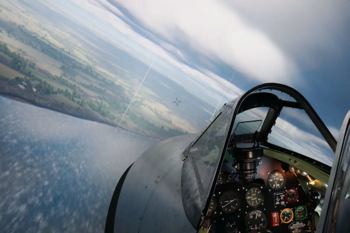 Letecký bojový simulátor Spitfire Mk.IX v Praze - foto 03