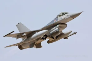 Letecký trenažér stíhačky F16 - foto 01
