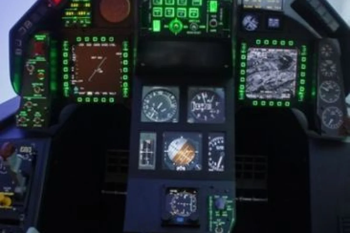 Letecký trenažér stíhačky F16 - foto 05