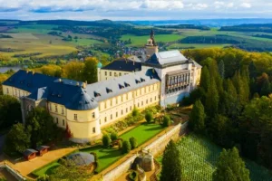 Letní víkendová zámecká romantika s polopenzí a unikátním wellness - foto 02