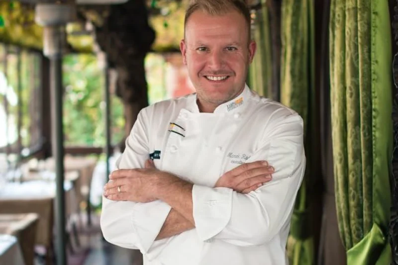 Luxusní degustační menu šéfkuchaře Marka Raditsche s projížďkou soukromou lodí po Vltavě v restauraci Kampa Park - foto 03