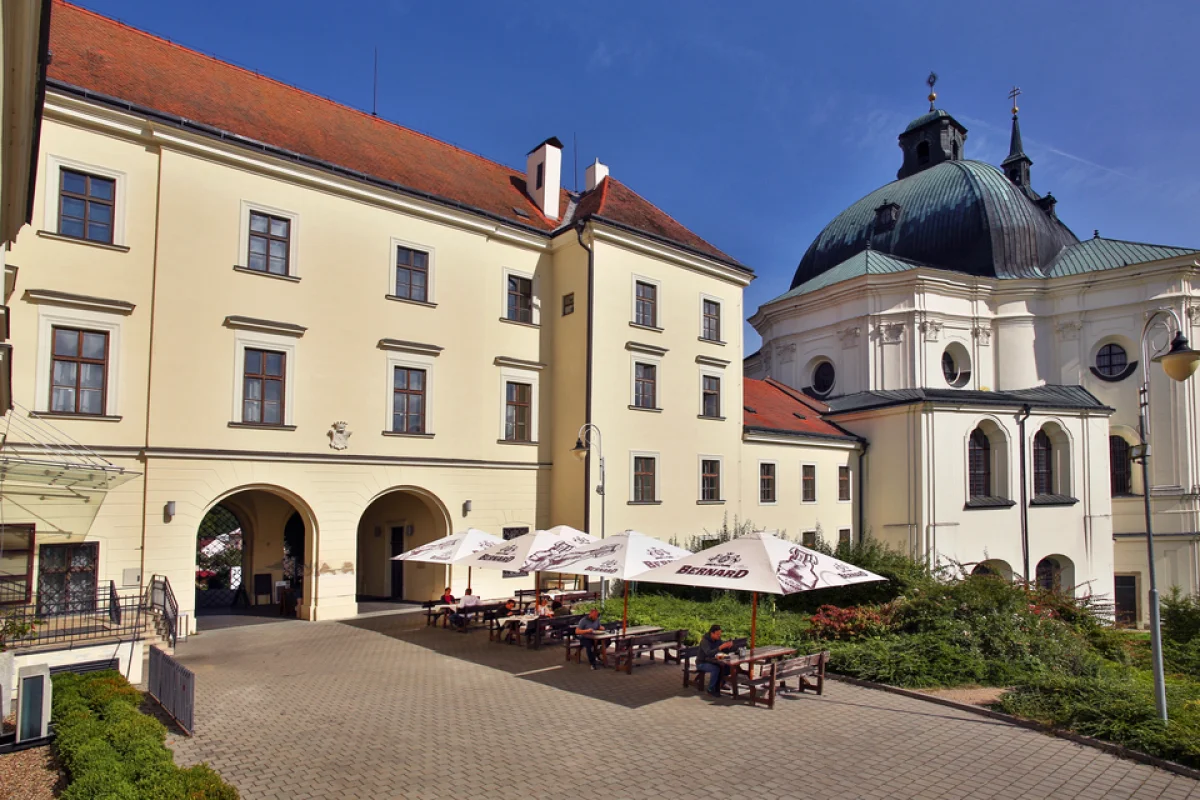 Luxusní pobyt na Zámku Křtiny s bohatou gastronomií pro dva a ochutnávkou Moravského krasu - foto 02