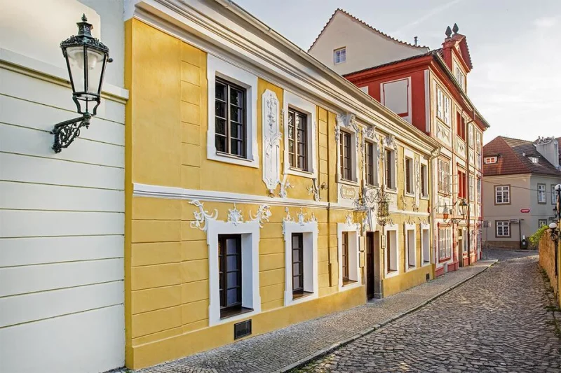 Luxusní pobyt v domě U Zlaté Hrušky s pivní lázní Spa Beerland i prohlídkou Pražského Hradu pro 2 osoby na 2 noci - foto 02