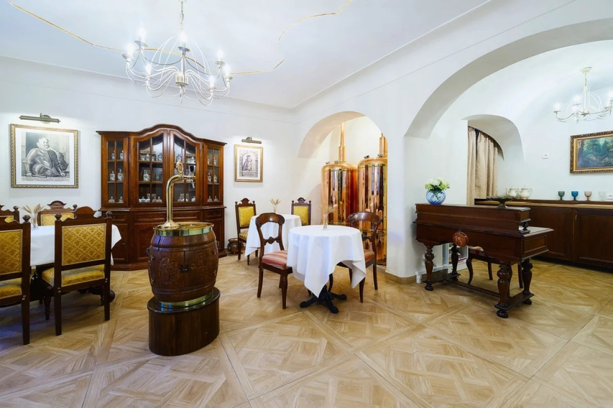 Luxusní pobyt v domě U Zlaté Hrušky s pivní lázní Spa Beerland i prohlídkou Pražského Hradu pro 2 osoby na 2 noci - foto 04