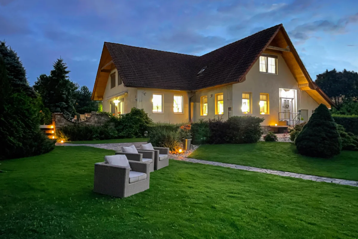 Luxusní relaxační pobyt na jižní Moravě s vířivkou + 4chodové menu - foto 05