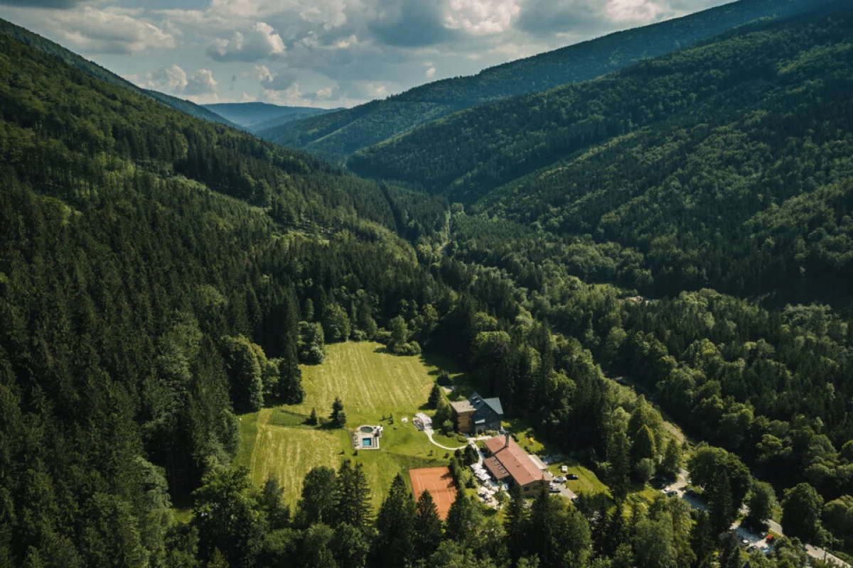 Luxusní ubytování v Hotel & Garden U Holubů uprostřed nedotčené beskydské přírody na 4 noci - foto 03