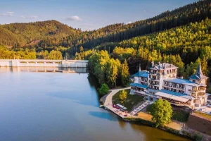 Luxusní wellness pobyt s polopenzí v 5* hotelu u přehrady - foto 02