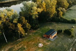 Maringotka Za Rákosím: Glamping snů uprostřed přírody Krkonošského podhůří - foto 01